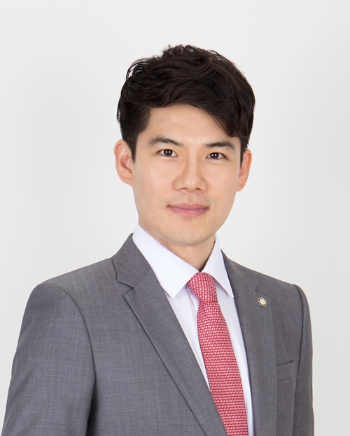김민중변호사사진.jpg